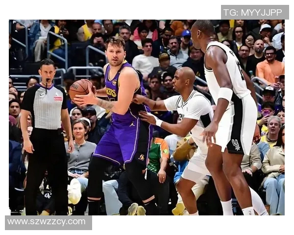 2007年NBA季后赛马刺与湖人对决回顾：传奇球队的巅峰对抗与精彩瞬间