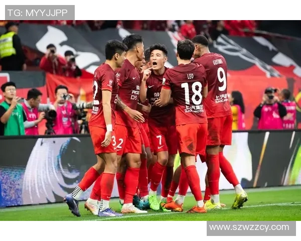 上海上港与山东队激战正酣争夺中超联赛重要积分的关键之战