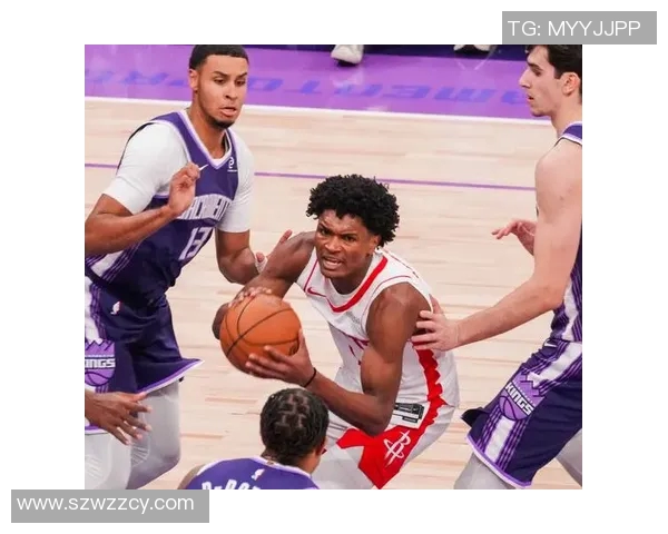 热身赛精彩对决国王队与热火队激战正酣展现篮球魅力与团队合作精神